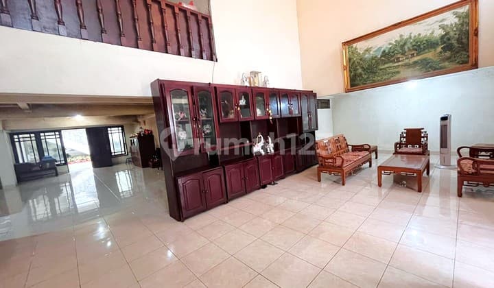 Partially Furnished, Rumah Luas 300m, dengan teras samping luas, Dekat pik dengan akses jalan lebar, rumah di muara karang