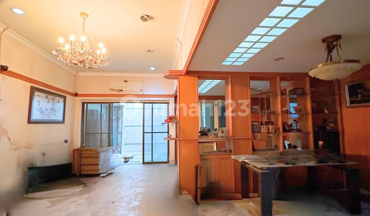 Rumah Hoek Komplek Favorit di Pluit 420M2 3+1 SHM Semi Furnished Siap Huni