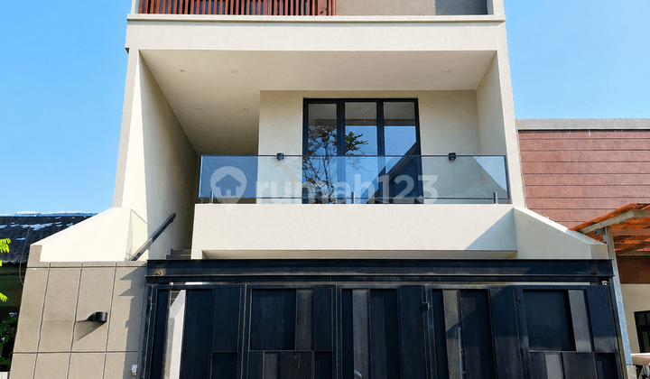 Brand New House in Puri Indah 3-Story 140M2 3+1BR Freehold Private Pool