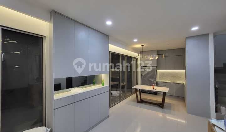 RUMAH CANTIK SIAP HUNI FURNISHED 8x10 PIK2 TAHAP1 CLUSTER FAVORIT