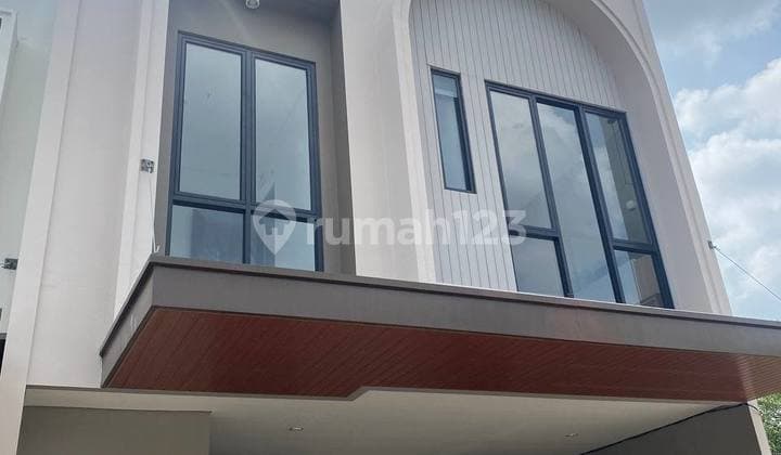 rumah lebar 10 meter 3 lantai dekat mrt, toll & mall lebak bulus jakarta selatan