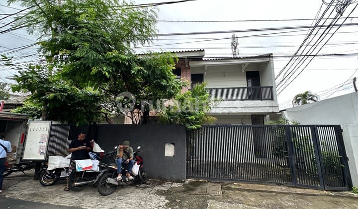 House for Quick Sale on Daud Street, Kebayoran Lama