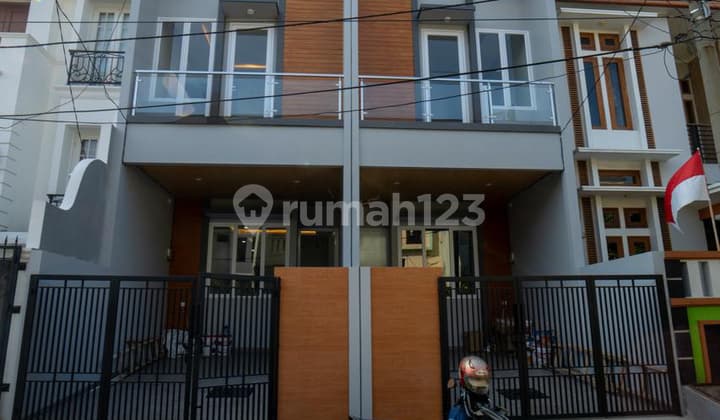 Rumah Baru 2 Lantai di Jl. Imperial Gading, Jakarta Utara