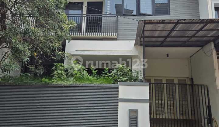 Rumah 2 Lantai Semi Furnish Di Kelapa Gading