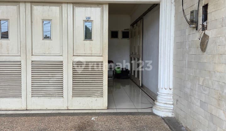 Dijual Rumah Hook di Pulomas, Lokasi Strategis - Harga Nego!