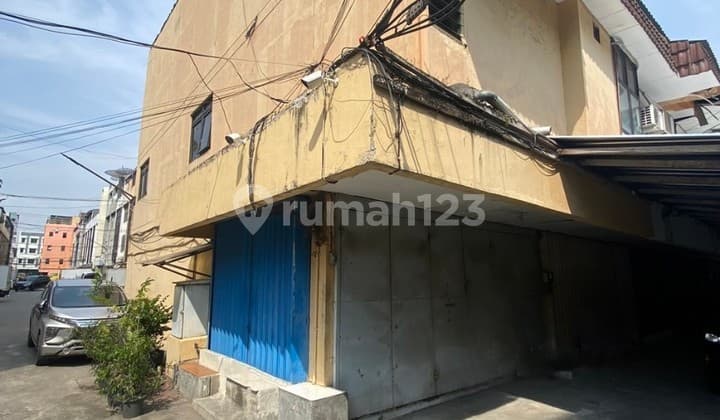 2.5 STORY SHOPHOUSE IN JEMBATAN LIMA PERMAI, WEST JAKARTA