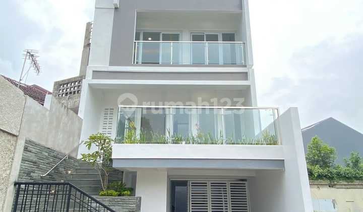 Rumah Furnished 3 Lantai Dengan Rooftop Daerah Fatmawati Jaksel