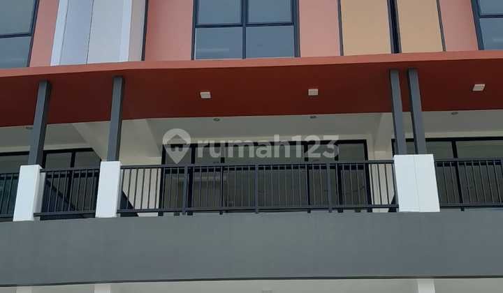 Disewakan Ruko Sumarecon Crown Gading 3 Lantai di Summarecon Bekasi