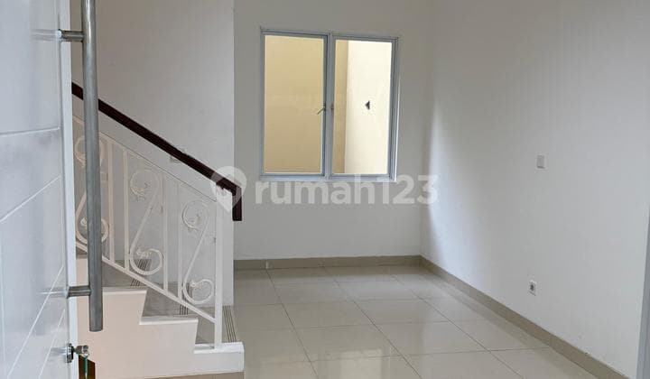 Rumah Depan Taman Murah di Cluster South Thames JGC Cakung Jakarta Timur