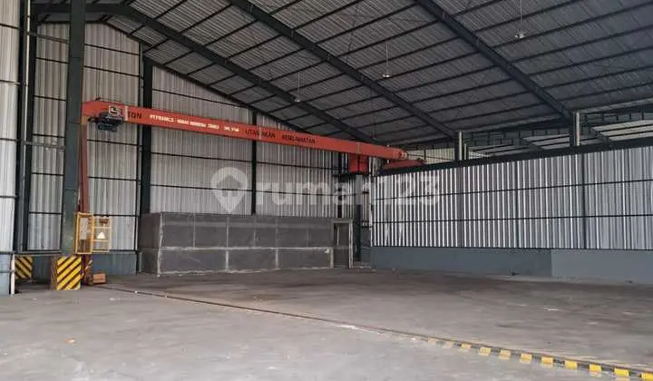 Warehouse 2200M Ready to Use, Strategic Location on Main Road in Cipendawa Bekasi