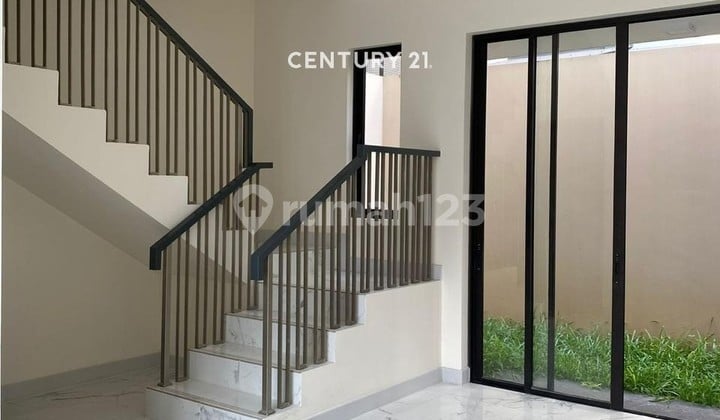Rumah 3 Lantai Minimalis Akses Mudah di Cluster Semayang Cakung