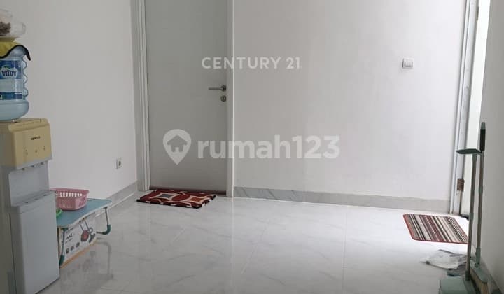 Rumah Depan Taman Di Cluster Thames JGC Jakarta Timur