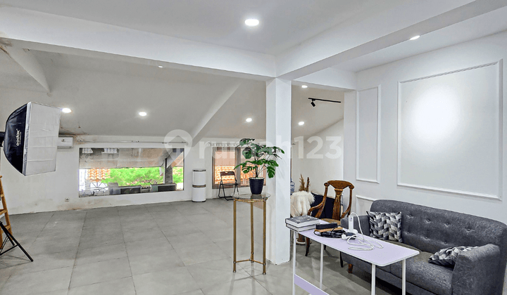 Office in Kemang Business Location Suitable for Ready-to-Use Business