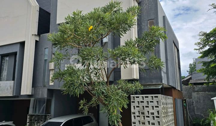 Rumah Cantik 3 Lantai di Pondok Cabe Tangerang Selatan SHM 3 Kt