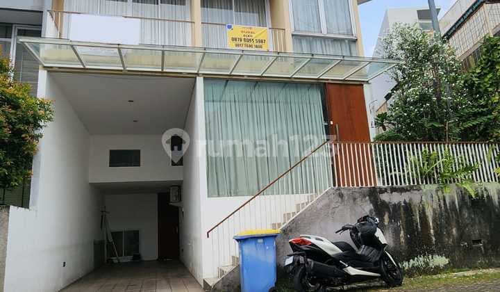 Rumah Minimalis 3 Lantai Furnished di Kemang, Jakarta Selatan