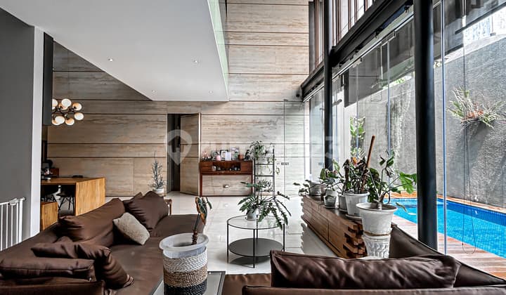 Rumah Mewah 2 Lantai di Panglima Polim Kebayoran Baru Ada Pool