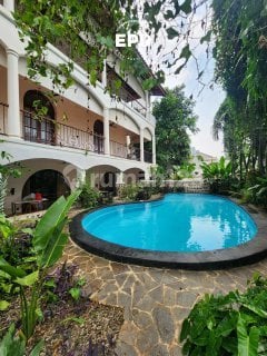 Rumah Penginapan Nuansa Villa Medieranian di Cilandak Ada Pool