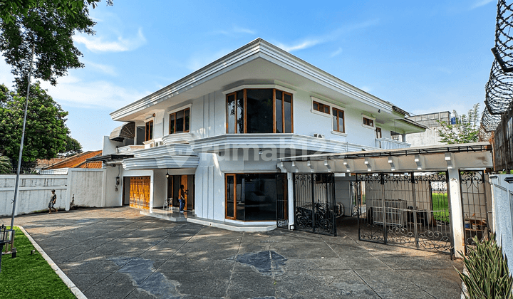 Rumah Luas dan Nyaman di Kemang Timur Dalam