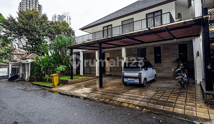 Rumah Tropical Siap Huni di Kemang Jakarta Selatan Aman 24 Jam