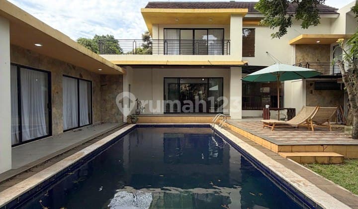 Rumah Villa 2 Lantai di Jagakarsa Ragunan Ada Pool SHM