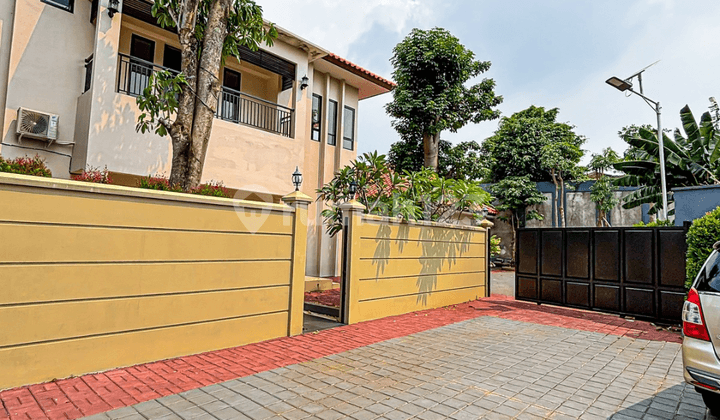 Rumah 2 Lantai di Radio Dalam Kebayoran Baru Ada 7 Kamar Kost SHM