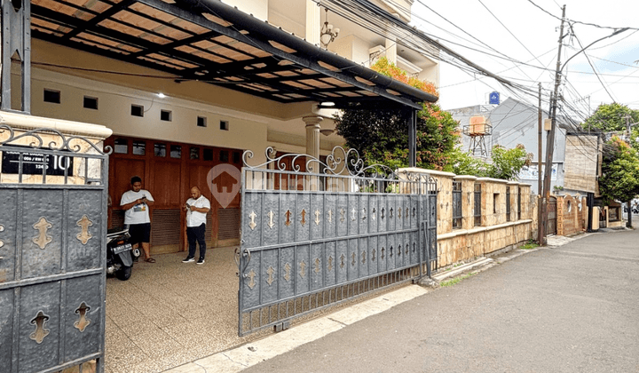 Rumah 2 Lantai di Cilandak Dekat Citos Lokasi Strategis SHM