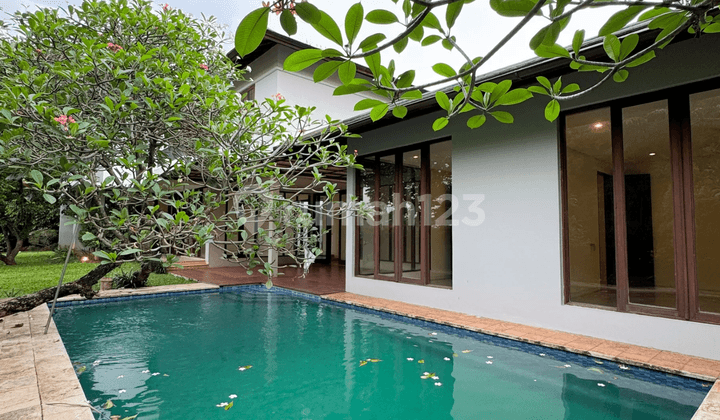 Rumah Tropical Rasa Resort Bali di Pejaten Kemang Jakarta Selatan