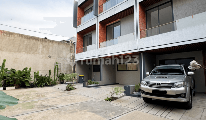 Rumah 4 Lantai Dalam Cluster Di Bangka