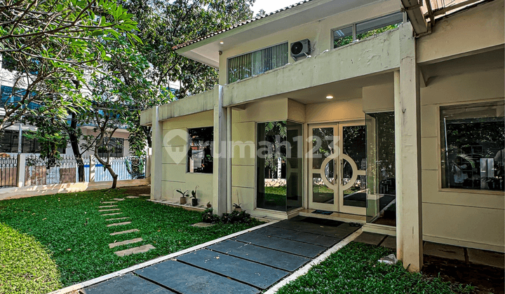 2-Story Corner House in Kerinci, Kebayoran Baru, Close to Senayan