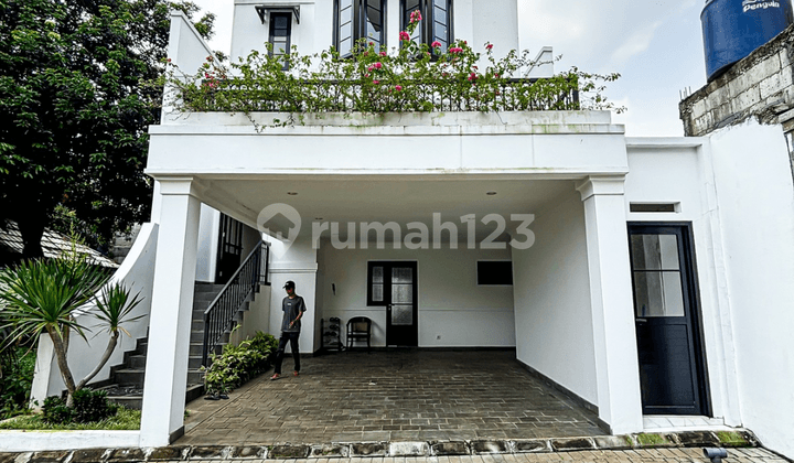 Townhouse Baru Depan View Taman Kota di Ciganjur Jagakarsa SHM