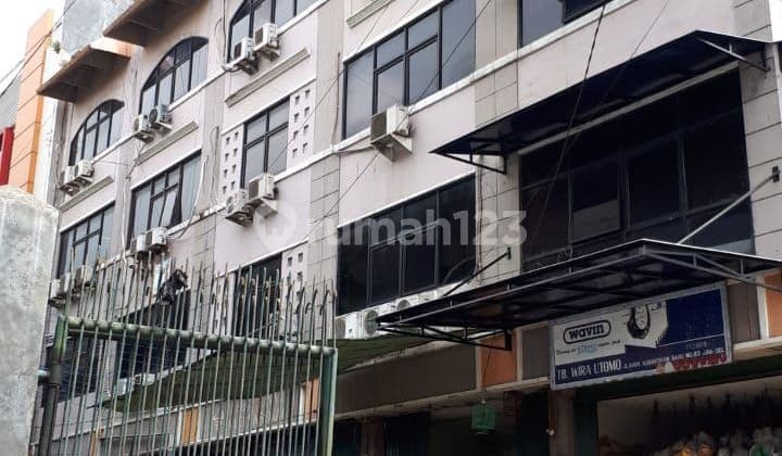 Land plus 5-story shophouse building in Kebayoran Baru