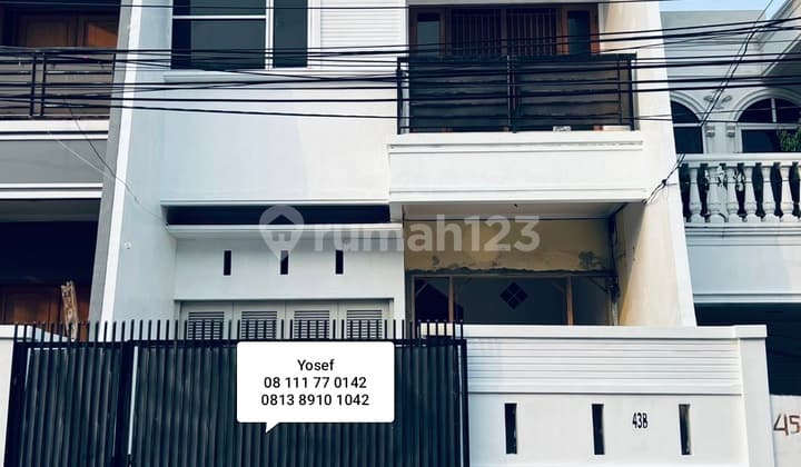 For Rent 3-Story House in Tomang, West Jakarta