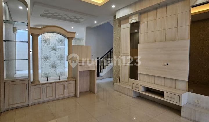 Cemara Asri Lebar 8 Meter Full Furnished