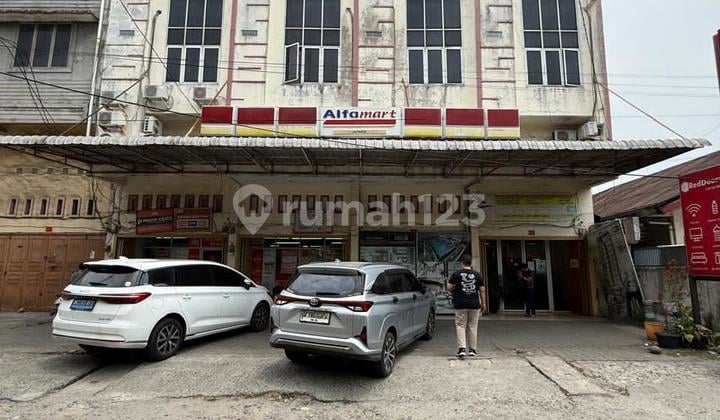 Ruko Gandeng 4 Jalan Rahmadsyah Usaha Alfamart dan Reddoorz