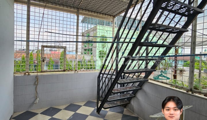 Dijual Townhouse di Komplek The Golden Palace Jln. Bhayangkara
