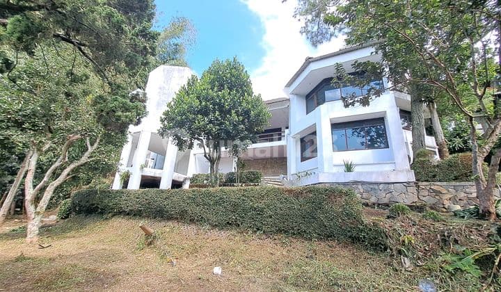 Sewa Rumah Halaman Luas Siap huni di Cipaku Bandung