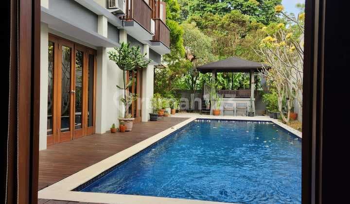 Rumah Mewah Kolam Renang di Sayap Ciumbuleuit Cluster Hegarmanah