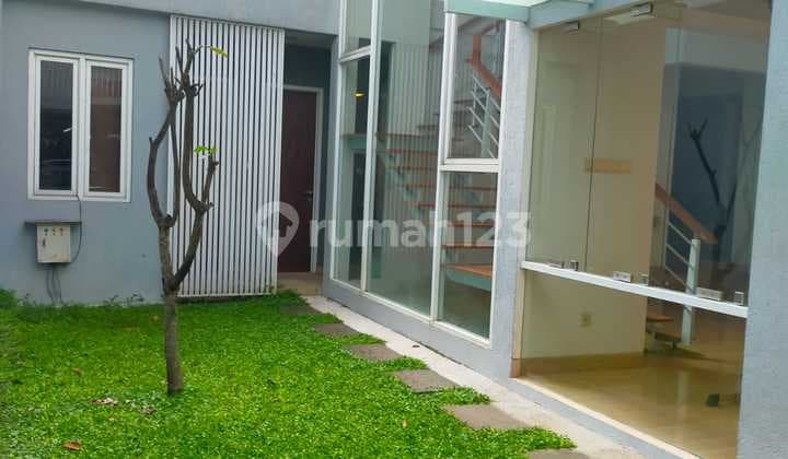 Luxury House with Swimming Pool Furnished in Setra Murni Cluster Bandung