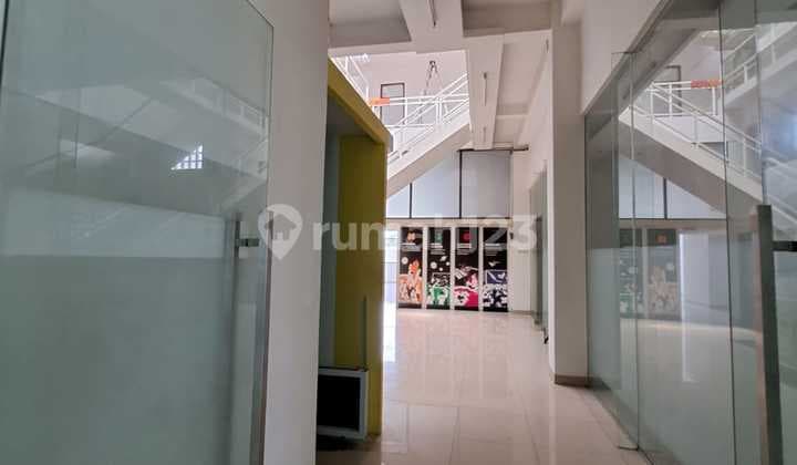 Gedung Kantor+gudang+ruang Usaha di Jl.raya Geger Kalong Bandung