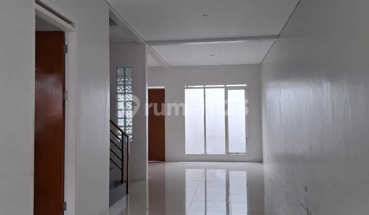 Sewa Rumah 2 Lantai Sejuk di Komplek Dprd Ciwaruga Bandung