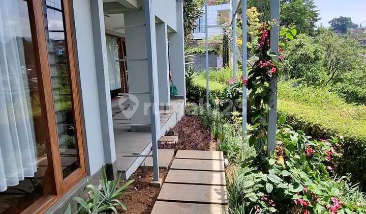 Sewa Rumah Luas Sejuk Fullfurnish di Cluster Cipaku Indah Bandung