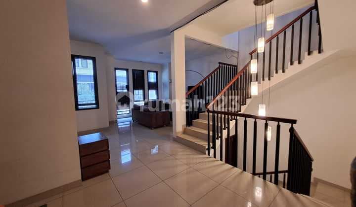 Jual Rumah 3 Lantai Full Furnish di Cluster Setra Duta Bandung