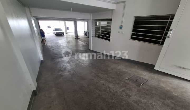 Commercial Space / Warehouse Rental in Gegerkalong Hilir Mainroad, Bandung