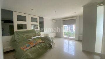 Rumah Pik Akasia 10x23 3 Lantai 4 Bedroom Furnished Bagus