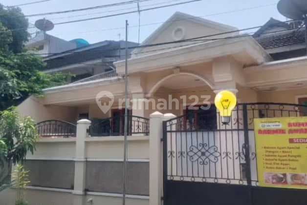 Rumah Pluit Selatan 198m2 2 Kamar Tidur Semi Furnished Hadap Selatan Bagus