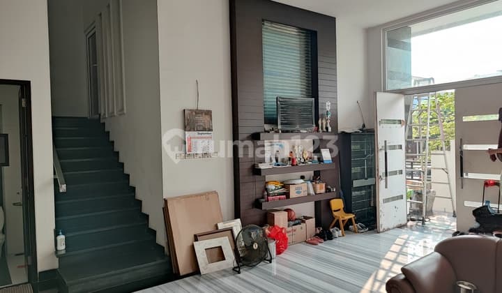 Rumah Muara Karang 10x15 Full Furnished 5 Kt SHM Hadap Timur