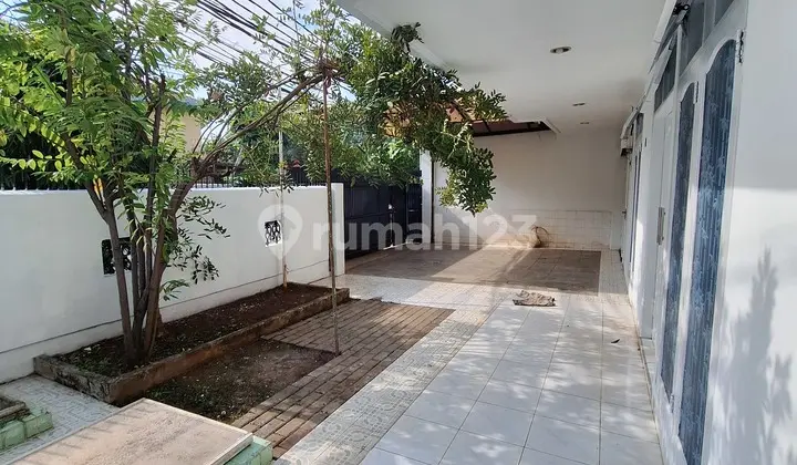 Rumah 2 Lantai Muara Karang 12x25 Semi Furnished 4 Kt Terenovasi