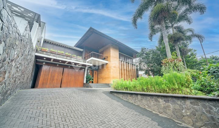 Rumah Mewah Homy di Mainroad Dago Kota Bandung Harga Dibawah Appraisal Bank