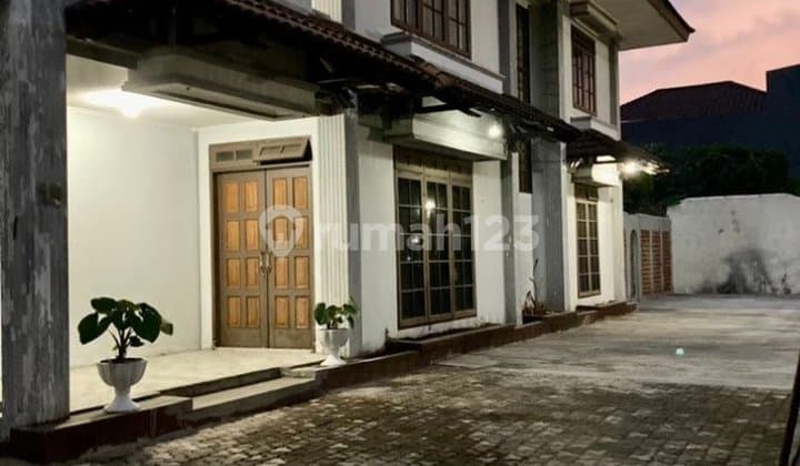 Rumah Luas Sayap Riau untuk Kantor dan Usaha Pusat Kota Bandung