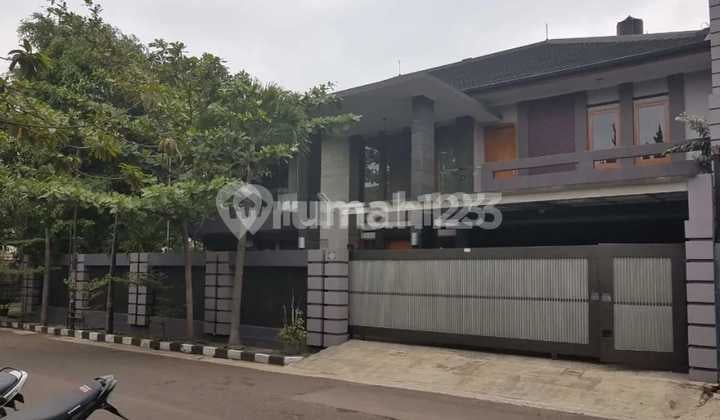 Rumah Mewah Kolam Renang Dekat Itenas Sayap Pahlawan Kota Bandung
